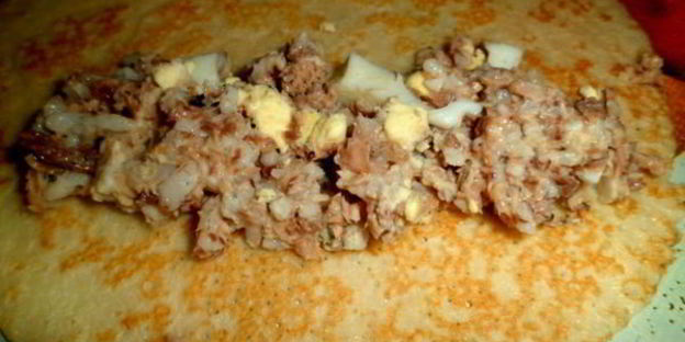 блины с сайрой и яйцами