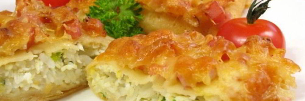 Фаршированные блины, запеченные с ветчиной и сыром