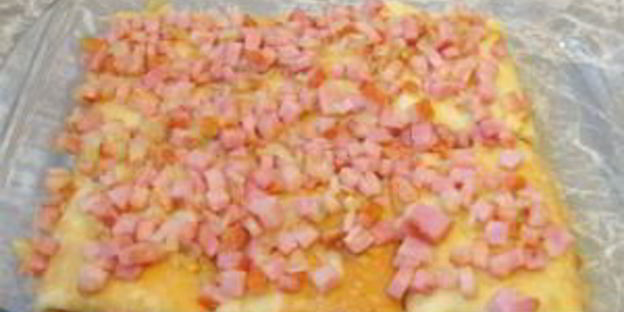 фаршированные блины, запеченные с ветчиной и сыром