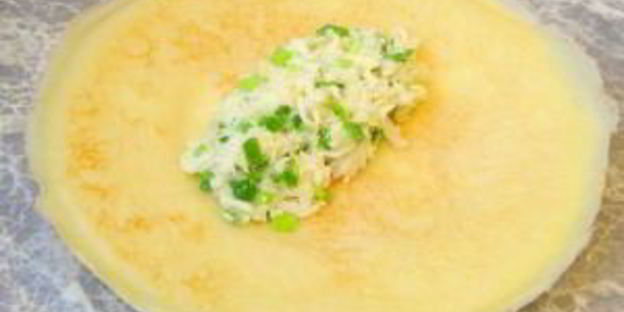 фаршированные блины, запеченные с ветчиной и сыром