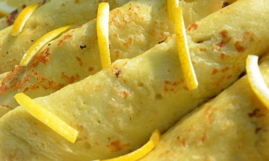 Рецепт манных блинов с банановой начинкой