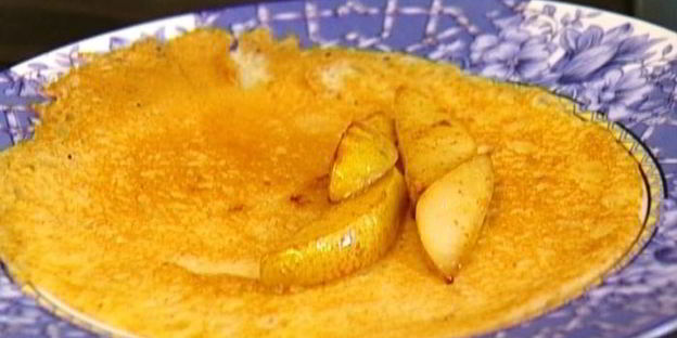 миндальные блины с карамелизированными грушами