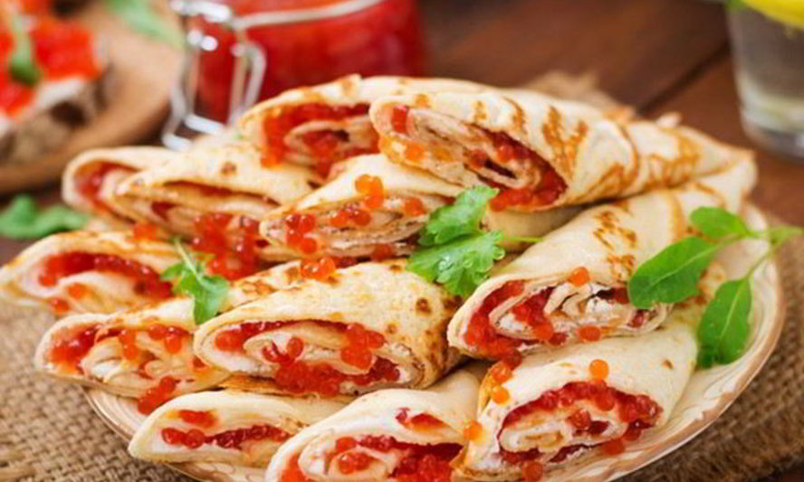 Рецепт нежных блинов с творожным сыром и икрой