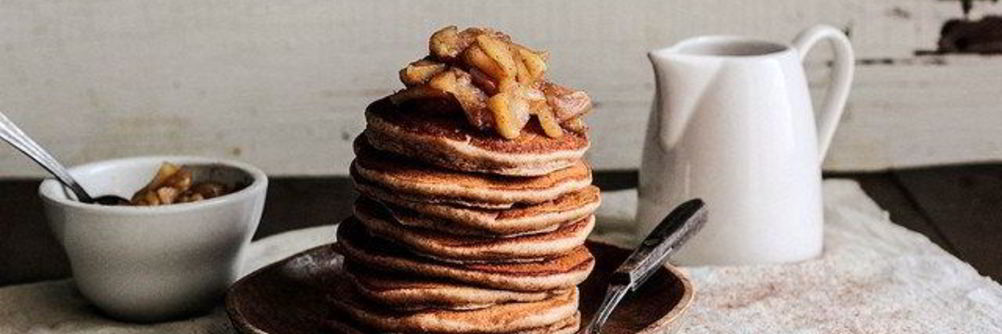 Панкейки под яблочным соусом