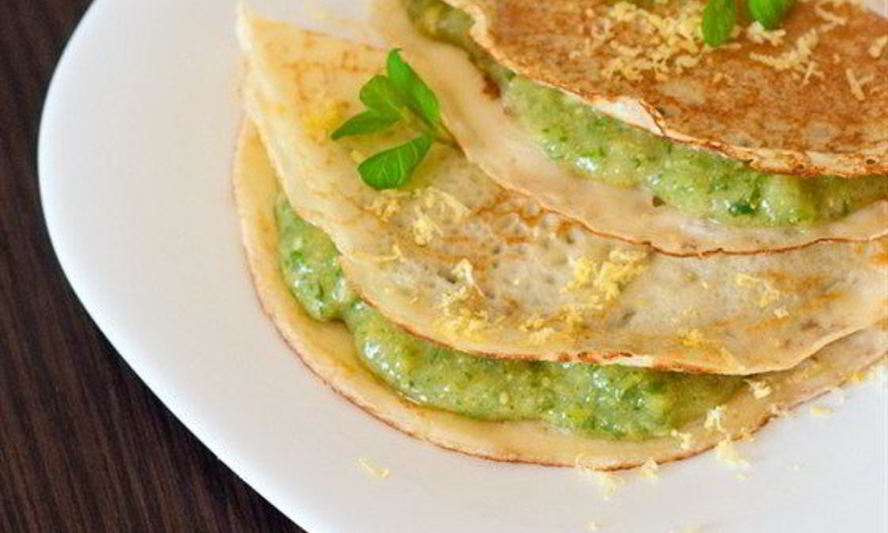 Рецепт пшеничных блинчиков с фейхоа и мятой