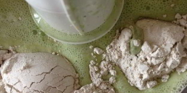 ржаные блинчики на сыворотке со щавелем и петрушкой