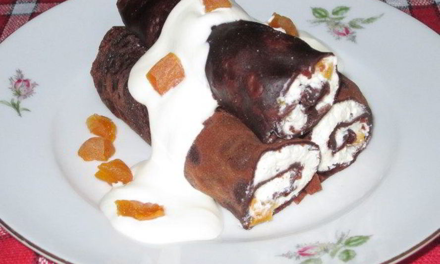 Рецепт шоколадных блинчиков с творогом и курагой