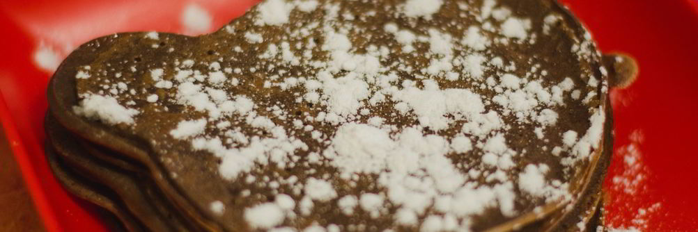 Шоколадные блины с медом