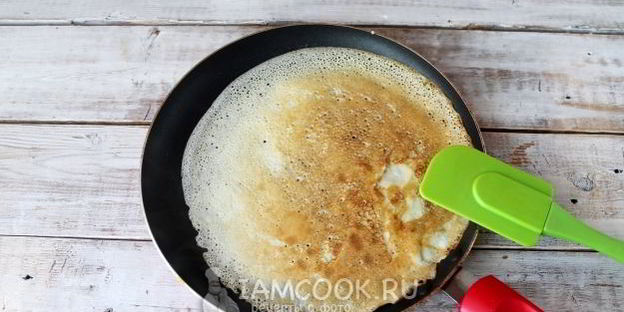 тонкие блины с дырочками на дрожжах