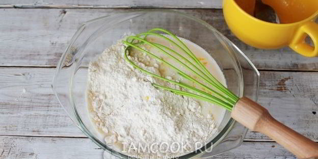 тонкие блины с дырочками на дрожжах