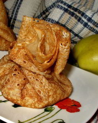 Заварные блины на молоке с начинкой из яблок