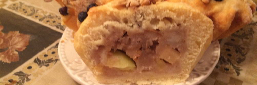 Булочка с грушей и корицей