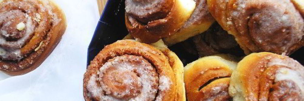 Булочки Cinnabon с корицей и сладкой глазурью