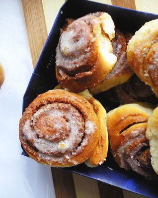 Булочки Cinnabon с корицей и сладкой глазурью