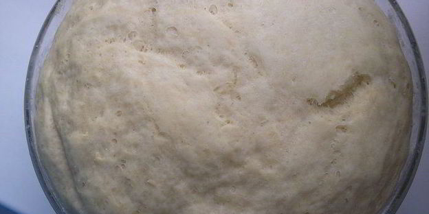 булочки cinnabon с корицей и сладкой глазурью