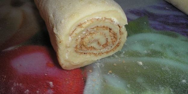 булочки cinnabon с корицей и сладкой глазурью