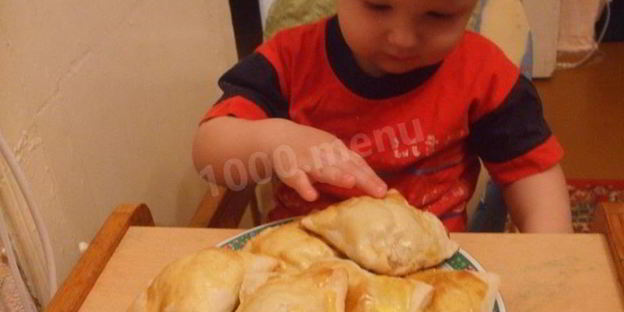 булочки из слоеного дрожжевого теста с сахаром