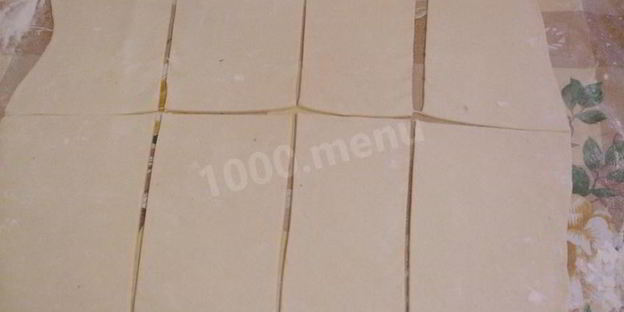 булочки из слоеного дрожжевого теста с сахаром