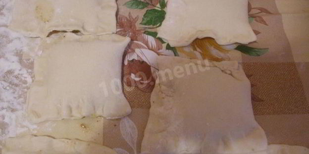 булочки из слоеного дрожжевого теста с сахаром