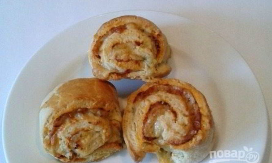 Рецепт булочек-рулетов с сырной начинкой