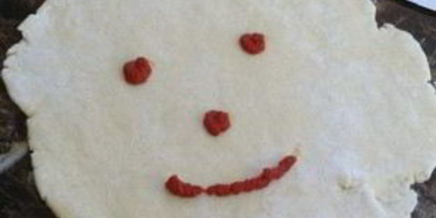 булочки-рулеты с сырной начинкой