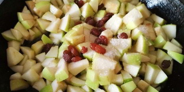 булочки с глазированными яблоками