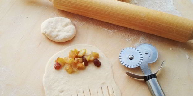 булочки с глазированными яблоками