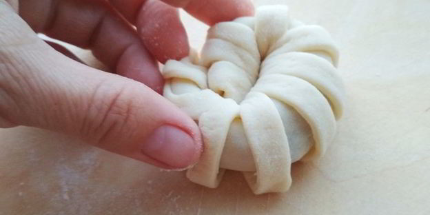 булочки с глазированными яблоками