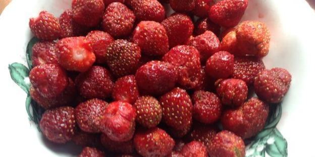 булочки с клубникой и ревенем