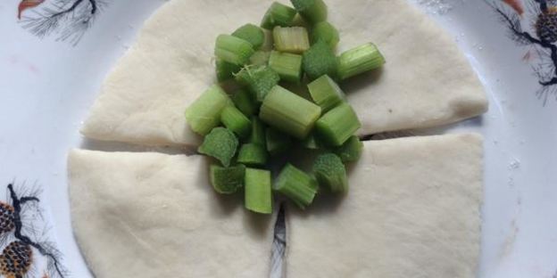 булочки с клубникой и ревенем