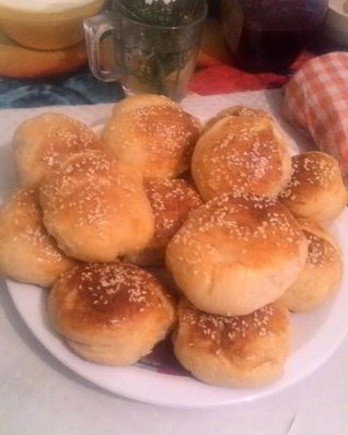 Булочки с колбасным сыром