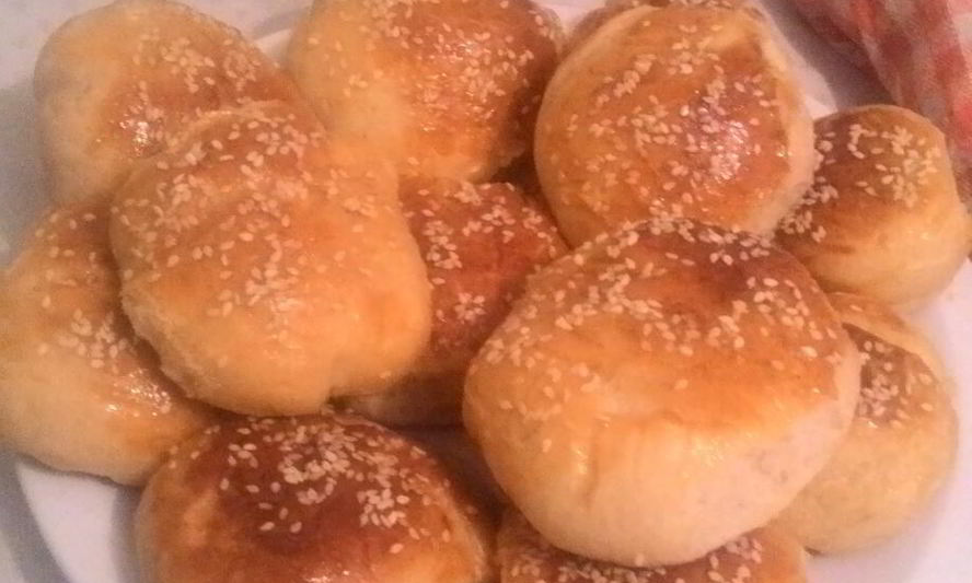 Рецепт булочек с колбасным сыром