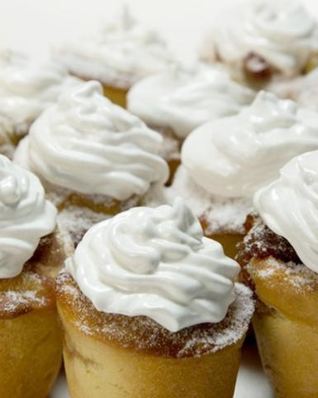 Булочки с ревенем и меренгой