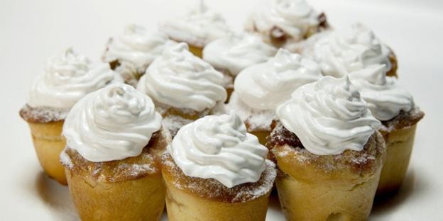 булочки с ревенем и меренгой