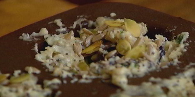 булочки с семечками и зеленью