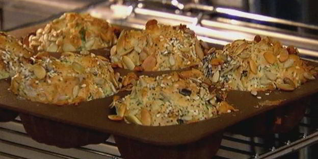 булочки с семечками и зеленью