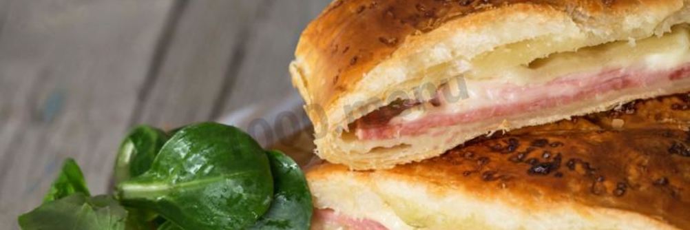 Булочки с ветчиной и сыром из слоеного теста