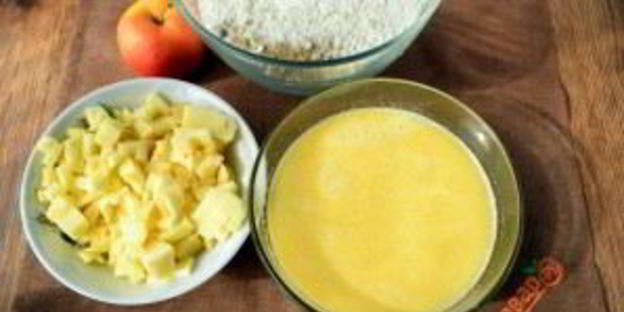 булочки с яблоками, грушей и пряностями