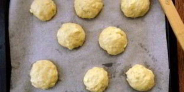 булочки с яблоками, грушей и пряностями