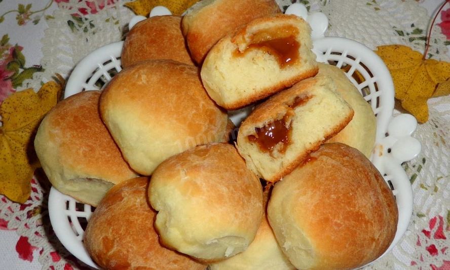 Рецепт булочек со сгущенкой из дрожжевого теста