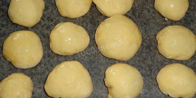 булочки со сгущенкой из дрожжевого теста