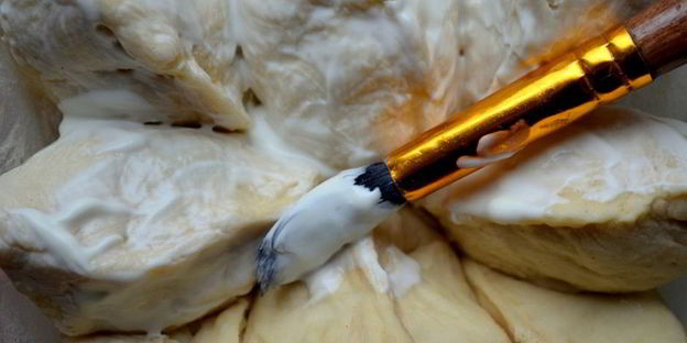 булочки со сливой и шоколадом