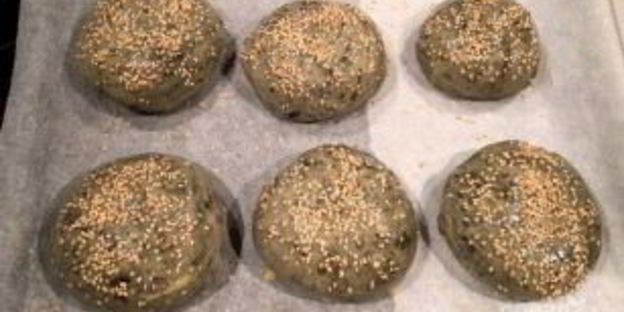 черные булочки