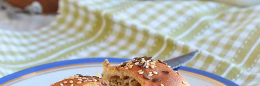 Дрожжевые булочки с квашеной капустой и мясом