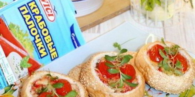 хрустящие булочки с яйцом и крабовыми палочками