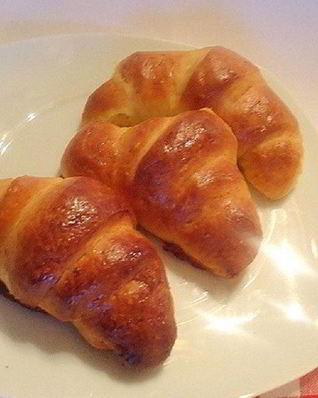 Круассаны с шоколадной начинкой