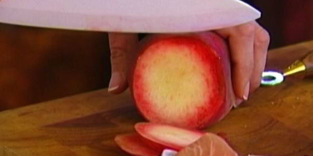 круассаны с сыром, персиком и пармской ветчиной