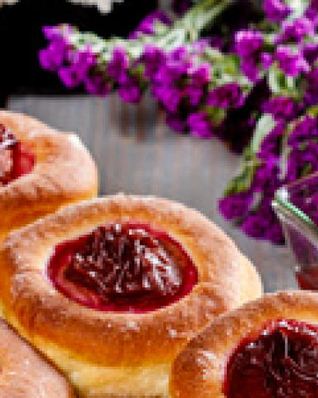 Плюшки со сливовым джемом