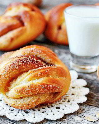 Сахарные плюшки с корицей