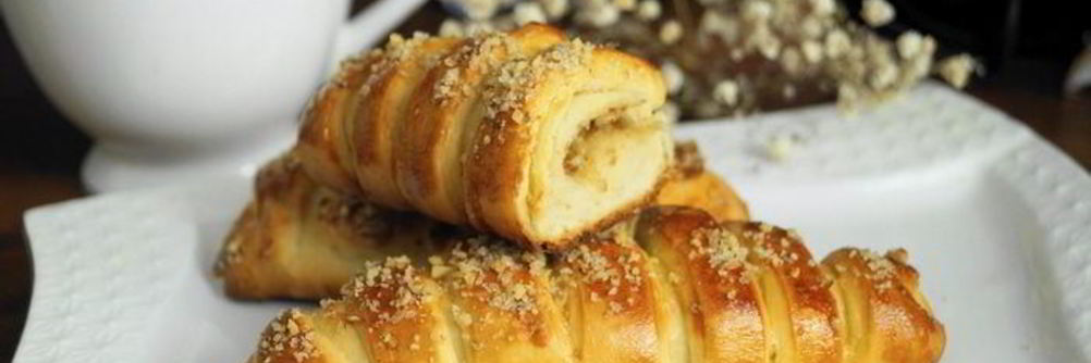 Сдобные булочки с грецкими орешками